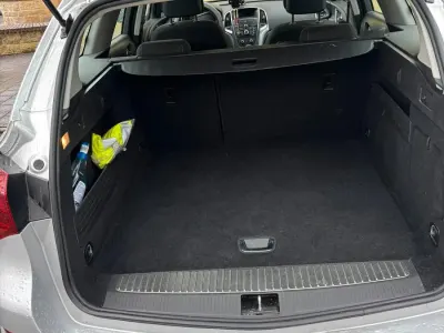 Gebraucht Opel Astra 140 PS (102 kW) 2011 Grau Limousine