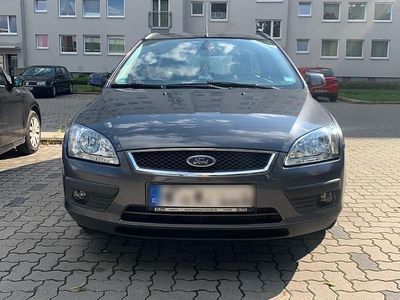 Grau Gebraucht 2005 Ford Focus Kombi | 1.090 € (Fairer Preis)