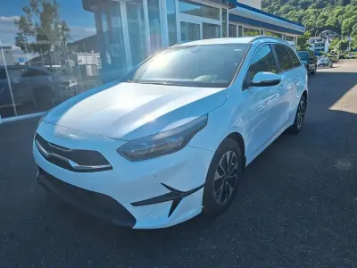 Neu Kia Ceed Gold 140 PS (102 kW) 2025 Weiß Kleinwagen
