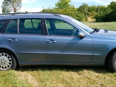 Gebraucht Mercedes E240 177 PS (130 kW) 2003 Blau Kombi