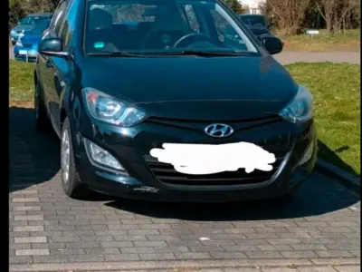 Gebraucht Hyundai i20 75 PS (55 kW) 2013 Schwarz Kleinwagen