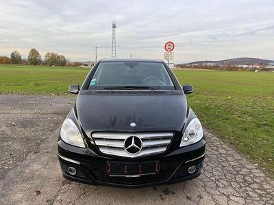 Schwarz Gebraucht 2011 Mercedes 180 Limousine | 2.990 €