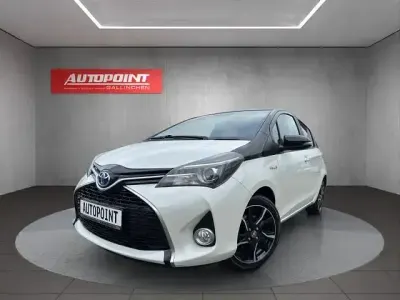Używany Toyota Yaris Hybrid Style 120 KM (88 kW) 2016 Biały Hatchback