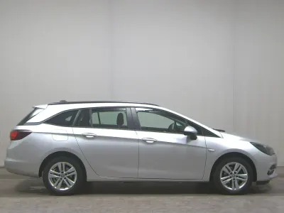 Używany Opel Astra Business 131 KM (96 kW) 2021 Srebrny Kombi