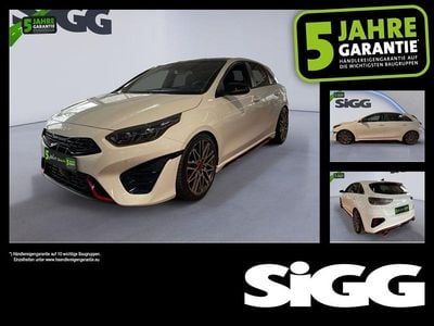 Gebraucht Kia Ceed 204 PS (150 kW) 2023 Deluxeweiss met. Kleinwagen