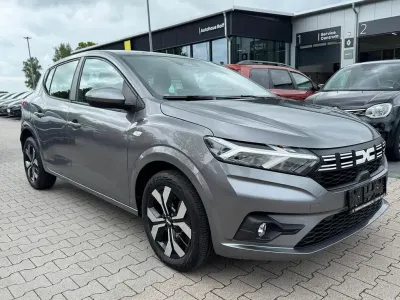 Gebraucht Dacia Sandero Expression 91 PS (66 kW) 2025 Grau Limousine