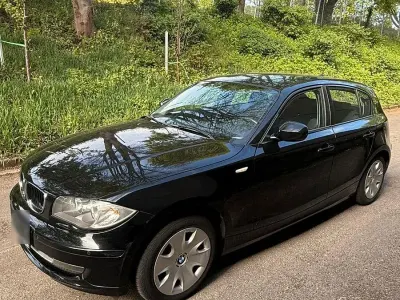 Gebraucht BMW 118 Sport Line 122 PS (89 kW) 2010 Schwarz Kleinwagen