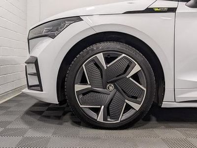 Metallic Gebraucht 2022 Skoda Enyaq iV Suite SUV | 41.000 € (Etwas zu teuer)