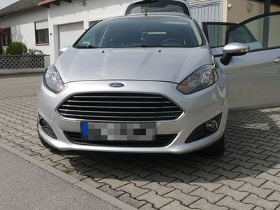 gebraucht Ford Fiesta in Polar-Silber Metallic