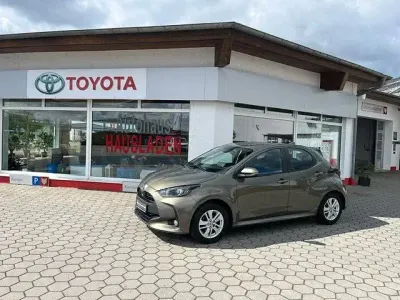 Gebraucht Toyota Yaris Comfort 125 PS (91 kW) 2022 Grau Kleinwagen