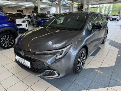 Neu Toyota Corolla 140 PS (102 kW) 2026 Marlingrau metallic Kombi