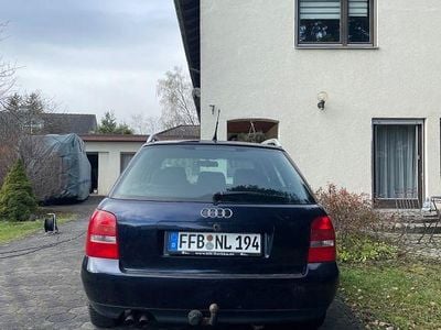 Blau Gebraucht 2001 Audi A4 Comfort Limousine | 1.000 € (Guter Preis)