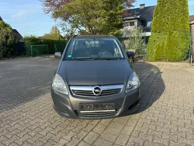 Gebraucht Opel Zafira Family 140 PS (102 kW) 2013 Schwarz Van / Kleinbus