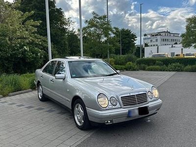 Brugt Mercedes E320 224 HK (164 kW) 1999 Sølv Sedan