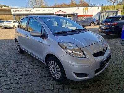 Gebraucht Toyota Yaris Cool 69 PS (50 kW) 2011 Silber Kleinwagen