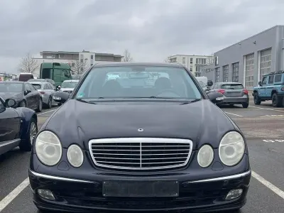 Gebraucht Mercedes E320 Avantgarde 224 PS (164 kW) 2005 Blau Limousine