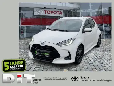 Gebraucht Toyota Yaris Team 116 PS (85 kW) 2022 Weiß Kleinwagen