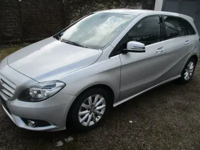 Gebraucht Mercedes B180 122 PS (89 kW) 2013 Silber Kleinwagen