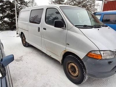 Gebraucht Toyota HiAce 102 PS (75 kW) 2003 Silber Van / Kleinbus