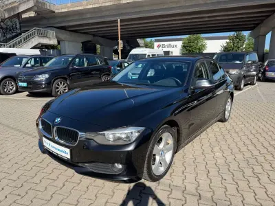 Gebraucht BMW 318 143 PS (105 kW) 2013 Black sapphire metallic Limousine