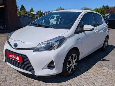 Usata Toyota Yaris Hybrid Life 75 CV (55 kW) 2012 Bianco Utilitaria