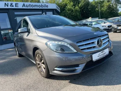 Gebraucht Mercedes B200 136 PS (100 kW) 2015 Silber Kleinwagen