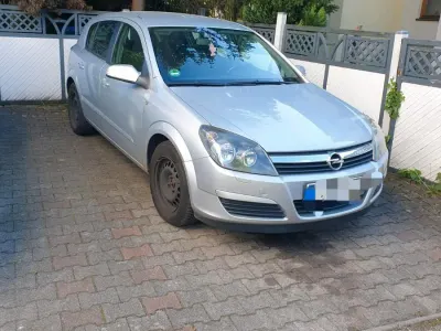 Gebraucht Opel Astra 101 PS (74 kW) 2005 Silber Limousine