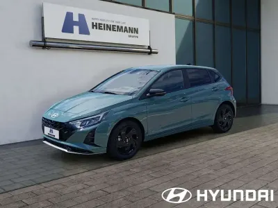 Neu Hyundai i20 Blackline 90 PS (66 kW) 2026 Mangrove green Kleinwagen