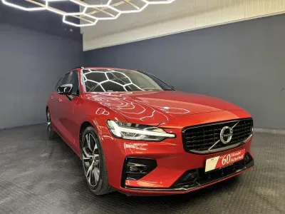 Usata Volvo V60 R-Design 197 CV (144 kW) 2021 Rosso Station wagon