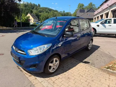 Gebraucht Hyundai i10 Edition 69 PS (50 kW) 2012 Blau Kleinwagen