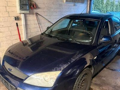 Gebraucht Ford Mondeo 146 PS (107 kW) 2002 Blau Limousine