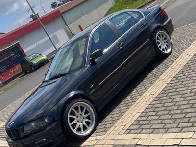 BMW 323