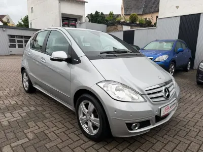 Gebraucht Mercedes A200 136 PS (100 kW) 2011 Silber Limousine