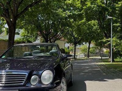 Blau Gebraucht 2000 Mercedes CLK230 Elegance Cabrio | 9.500 € (Teuer)