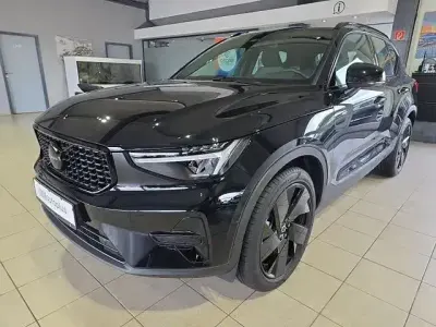 Używany Volvo XC40 Plus 163 KM (119 kW) 2025 Czarny SUV