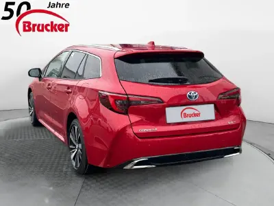 Gebraucht Toyota Corolla Hybrid Team 196 PS (144 kW) 2023 Emotional red 2 Kombi