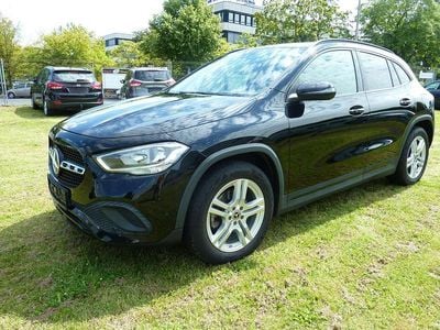 Second-hand Mercedes GLA200 Progressive 150 CP (110 kW) 2020 Negru SUV