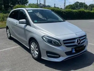 Gebraucht Mercedes B180 AMG line 122 PS (89 kW) 2015 Silber Van / Kleinbus