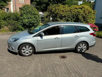 Gebraucht Ford Focus Trend 125 PS (91 kW) 2014 Silber Limousine