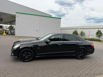 Gebraucht Mercedes E350 265 PS (194 kW) 2011 Schwarz Limousine
