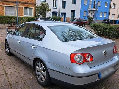 Gebraucht VW Passat 121 PS (88 kW) 2004 Grau Limousine