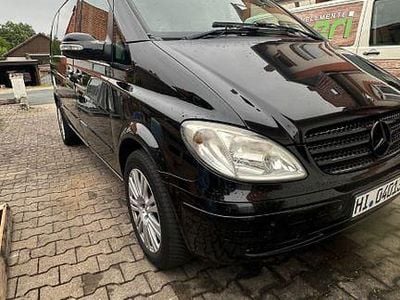 Schwarz Gebraucht 2009 Mercedes Viano Van / Kleinbus | 11.355 € (Fairer Preis)