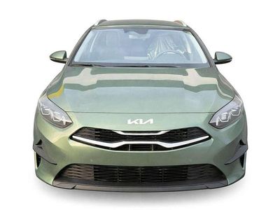 Neu Kia Ceed 140 PS (102 kW) 2026 Expirience grün Kleinwagen