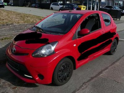 Gebraucht Toyota Aygo Cool 68 PS (50 kW) 2014 Rot Kleinwagen