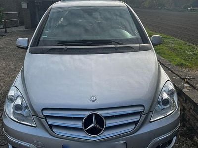 Usata Mercedes B180 116 CV (85 kW) 2010 Grigio Monovolume
