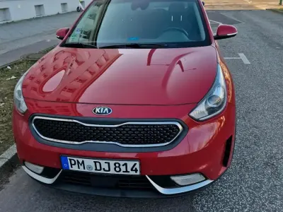 Używany Kia Niro Spirit 141 KM (103 kW) 2017 Czerwony SUV