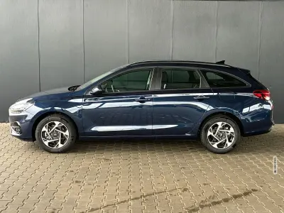 Neu Hyundai i30 Comfort 97 PS (71 kW) 2025 Blau metallic Kombi