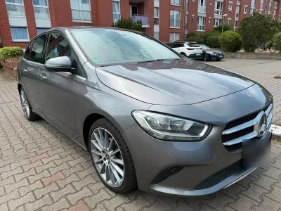 Gebraucht Mercedes B180 AMG 116 PS (85 kW) 2019 Grau Kleinwagen