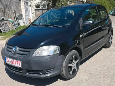 Gebraucht VW Fox 54 PS (39 kW) 2009 Schwarz Kleinwagen