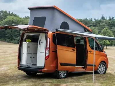 Używany Ford Transit Nugget 131 KM (96 kW) 2023 Pomarańczowy